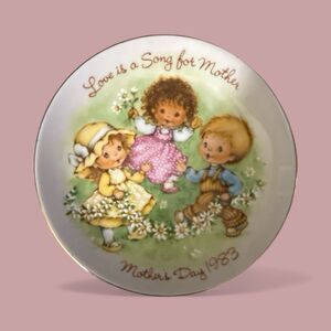 Vintage Avon 1983 Mother's Day Plate Collectors Edition